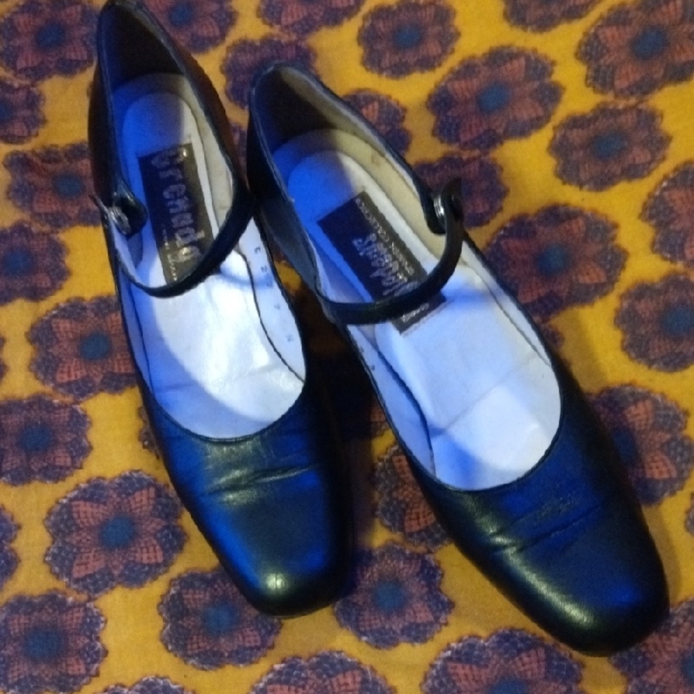 Vintage Ingledews Leather Pumps